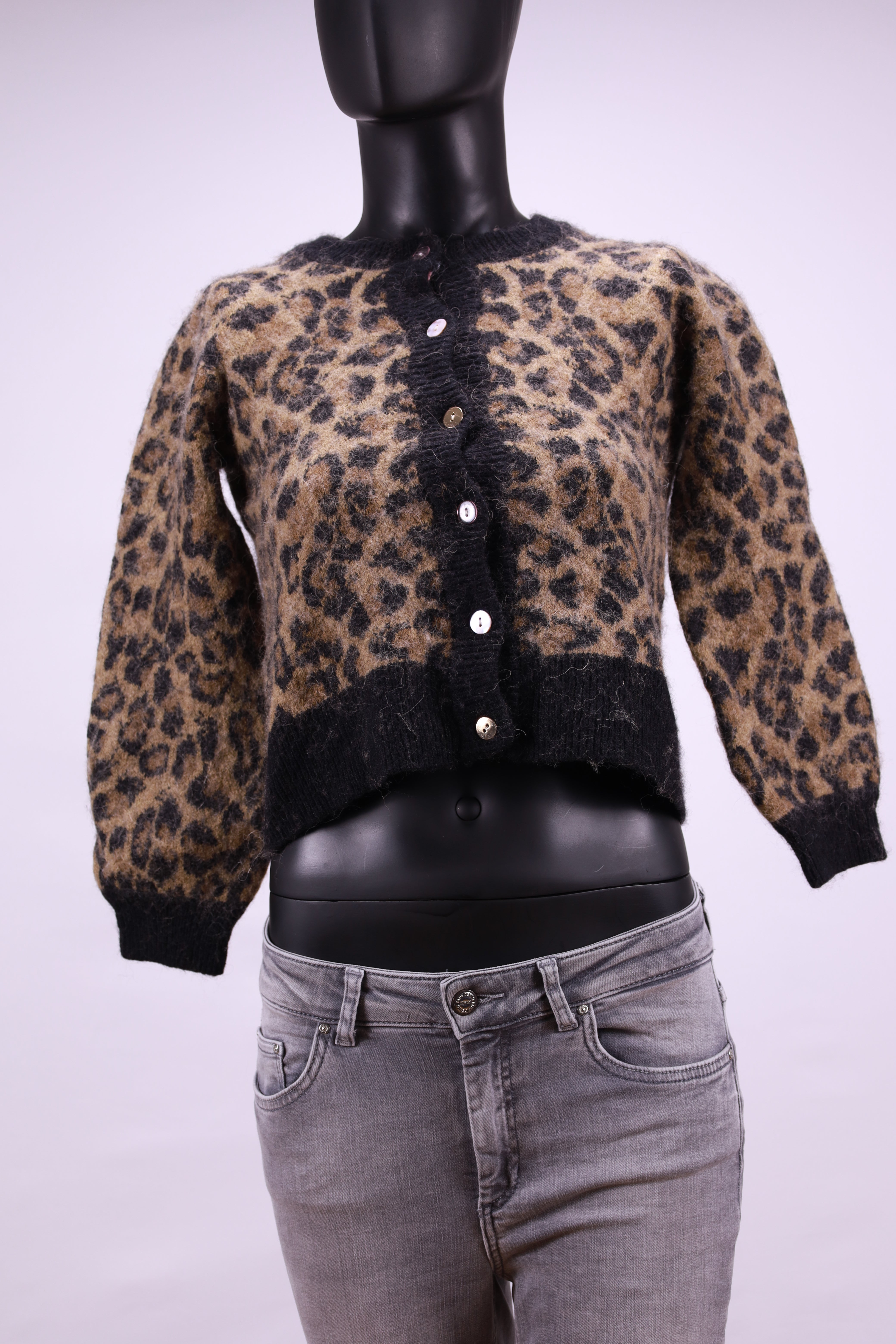 Пуловер Numph