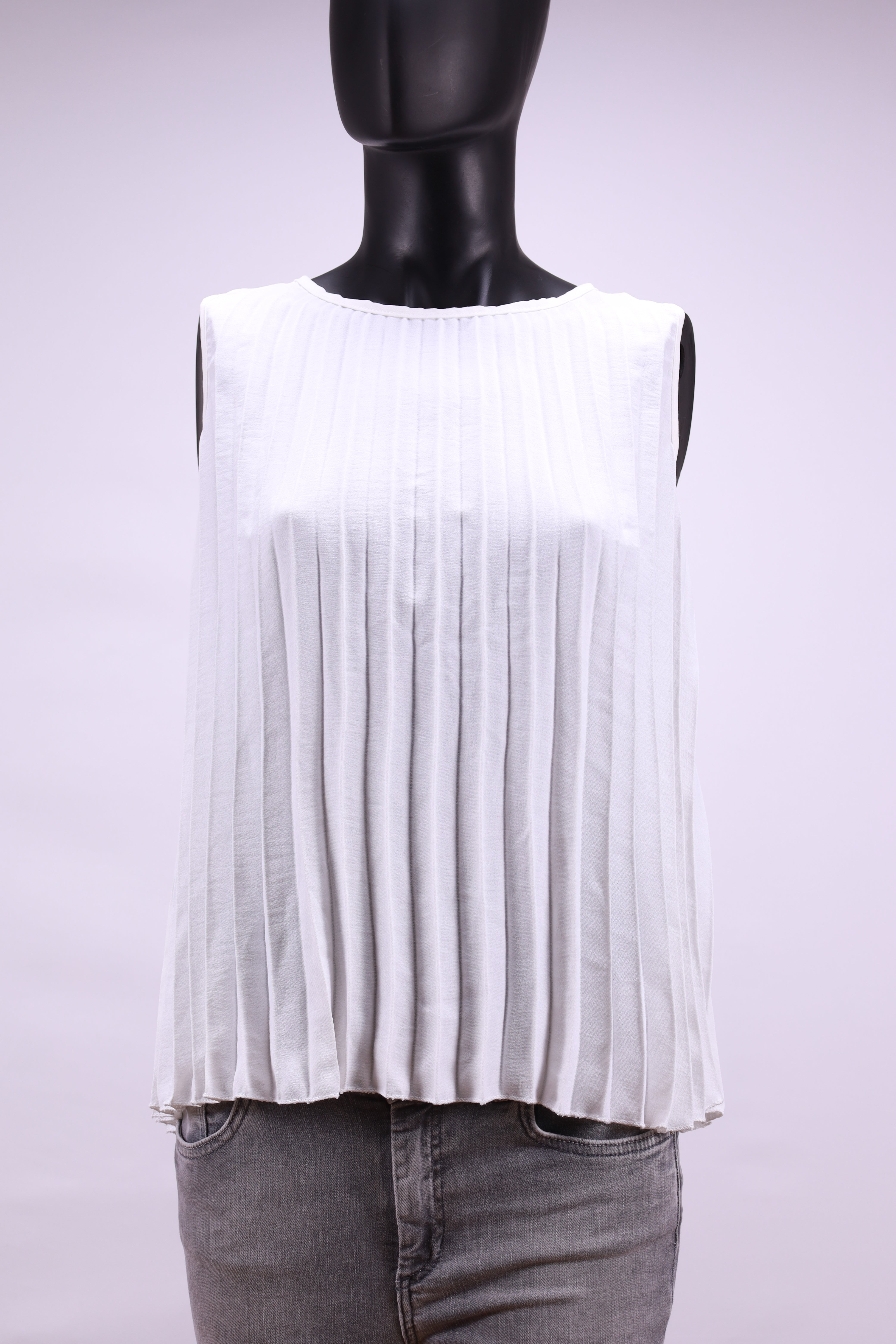 Бял топ Hailys