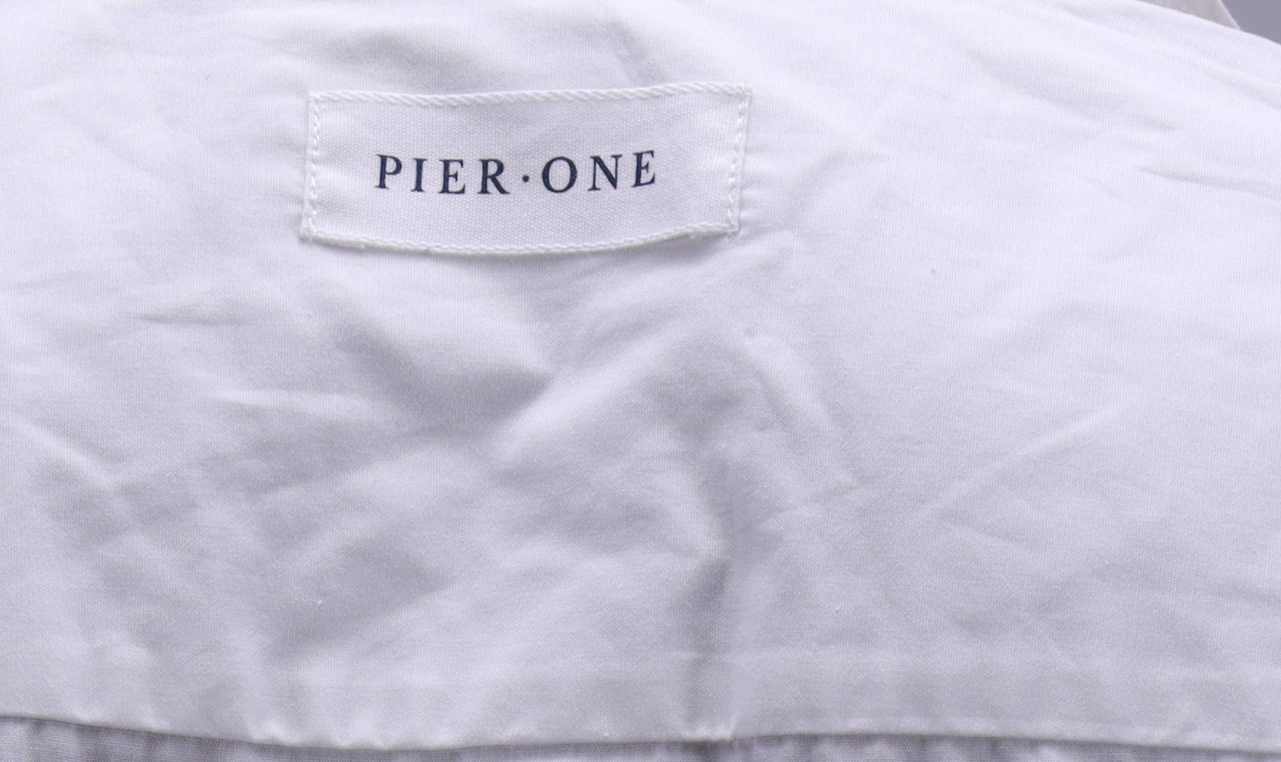 Бяла риза Pier One