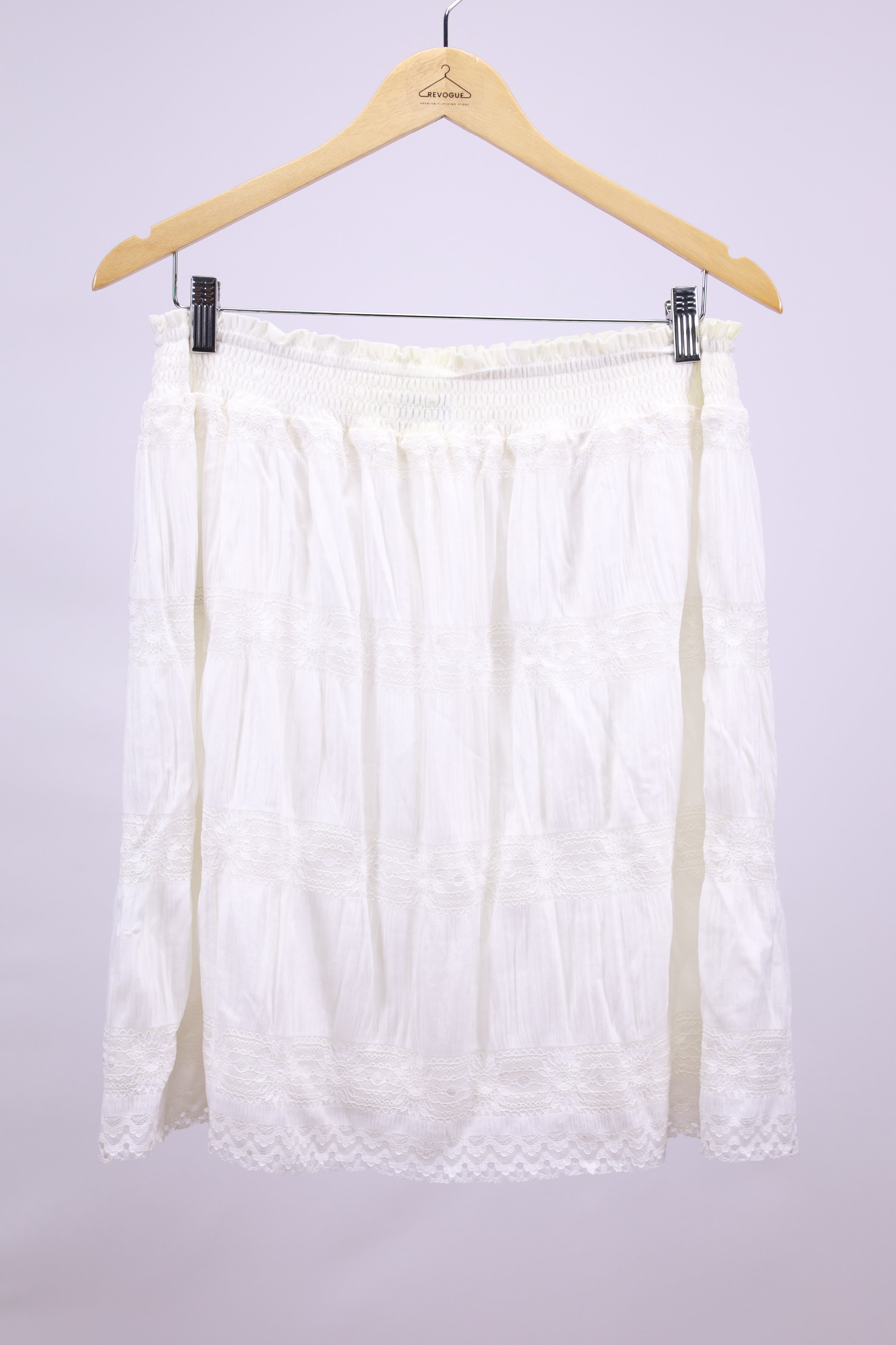 Бяла пола Villa