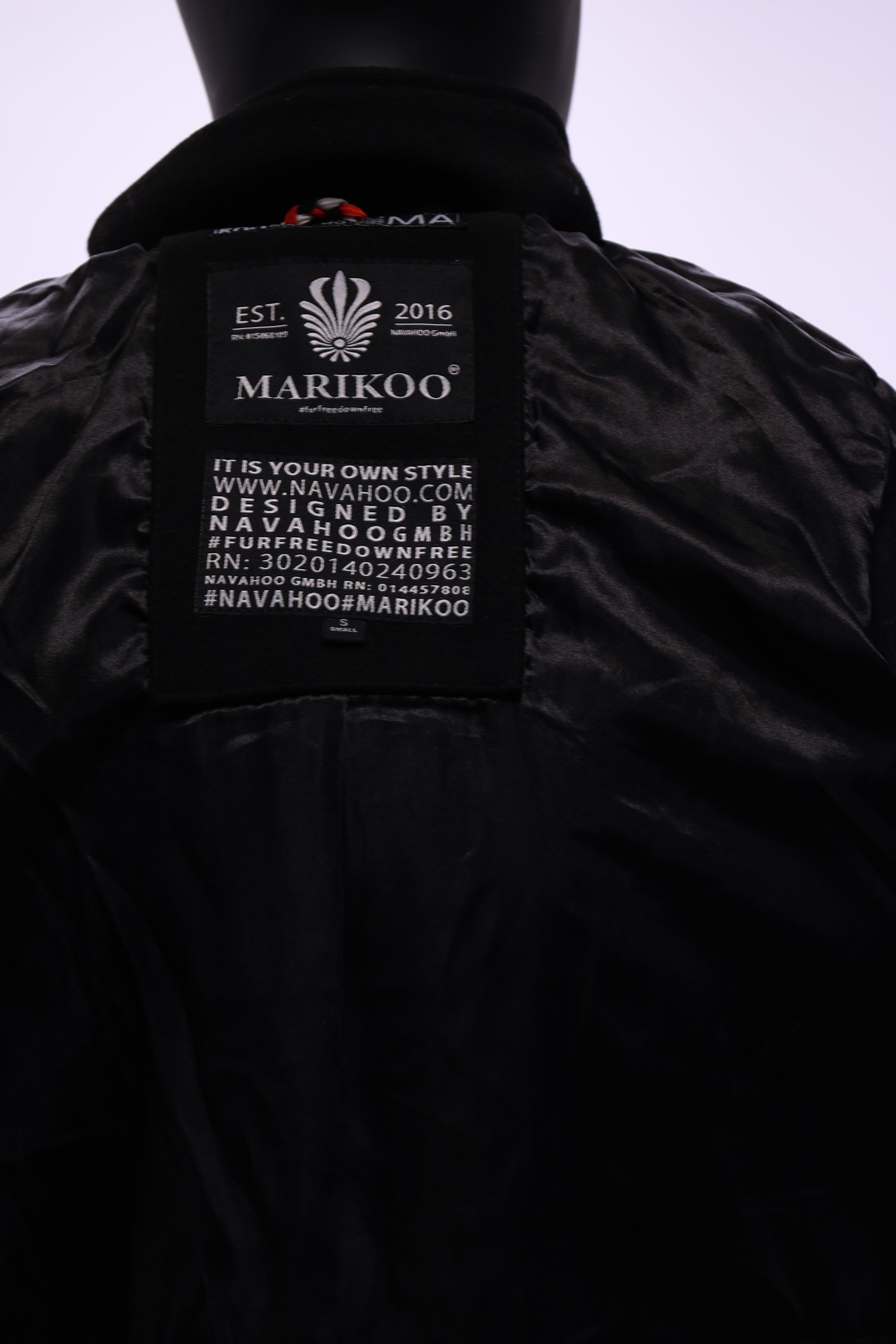 Дамско черно палто Marikoo S