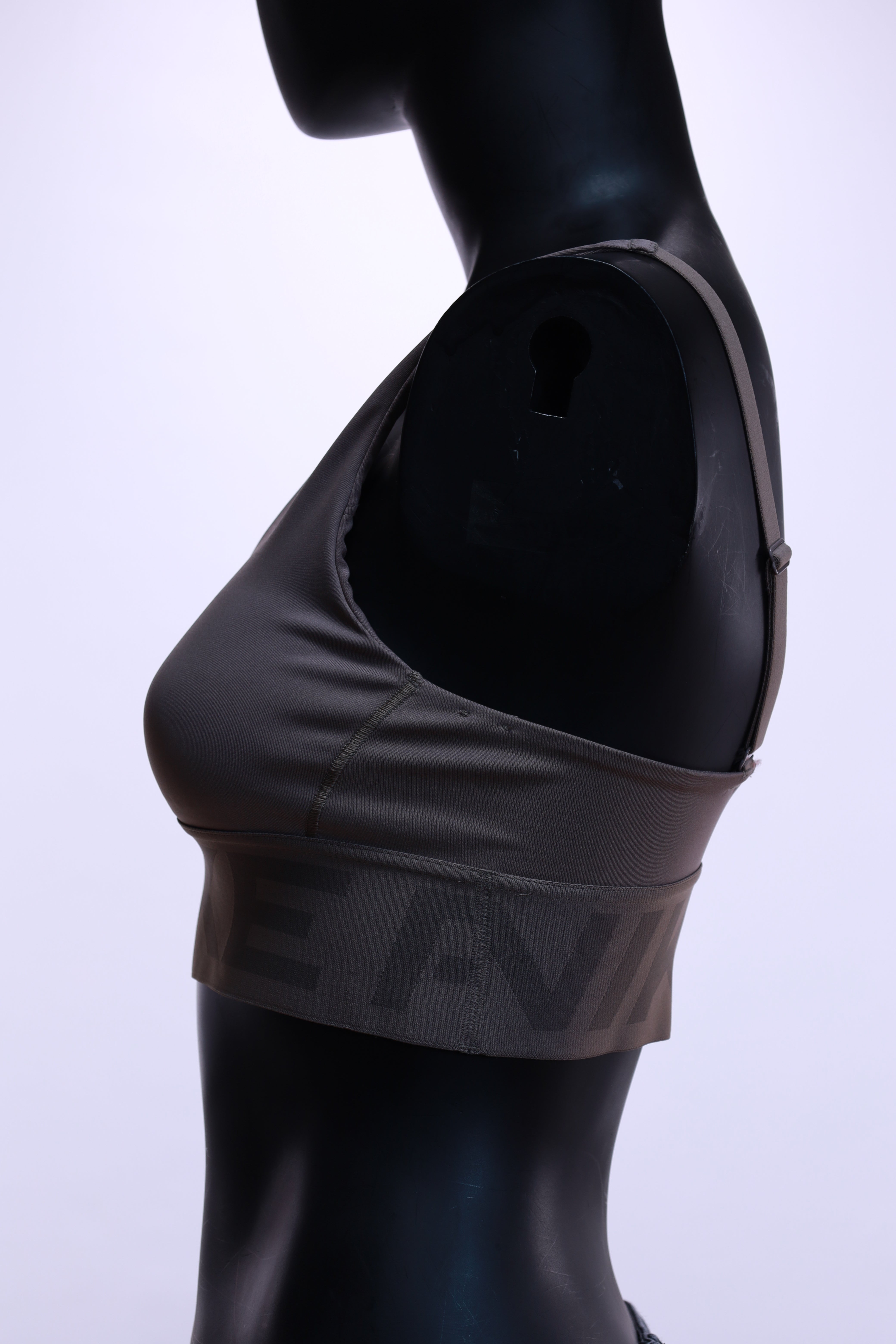 Nike S спортен сутиен