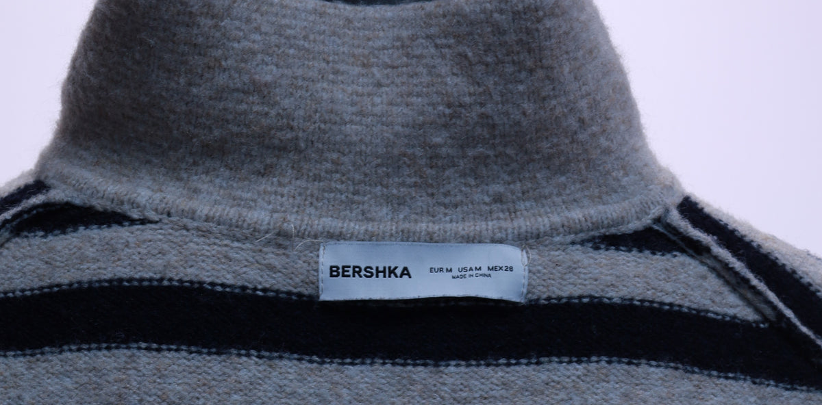Дамски пуловер с яка Bershka М